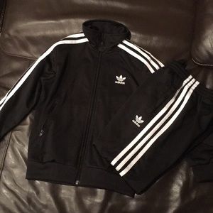 Adidas jogging suit boys XS